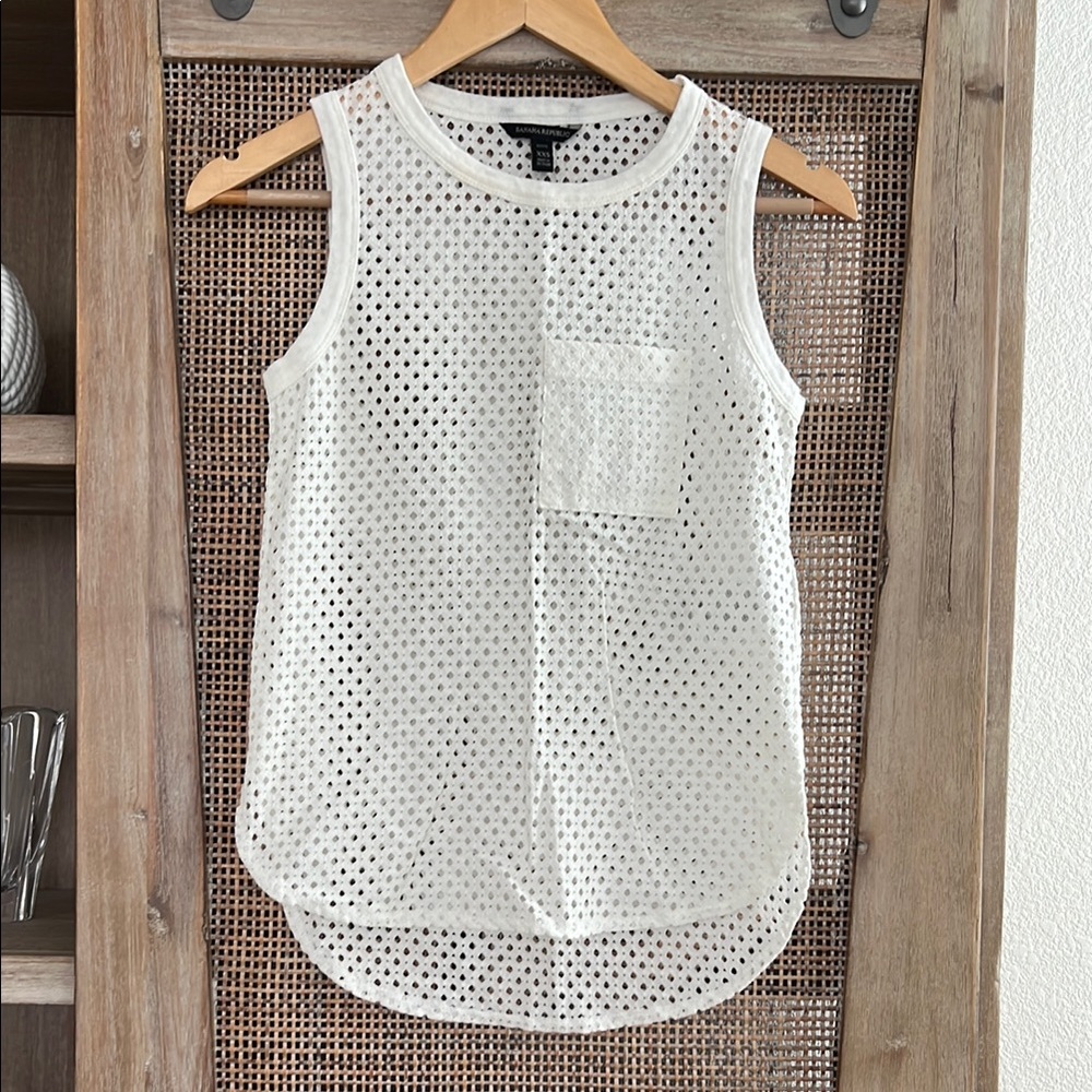 BUY 2 for $20📫 NWOT Banana Republic Cream Sleeveless Tank Top
